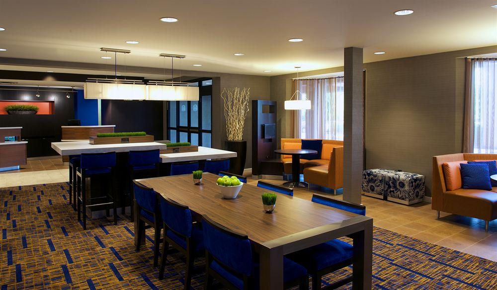 Country Inn & Suites By Radisson, Columbus-Edinburgh Екстериор снимка
