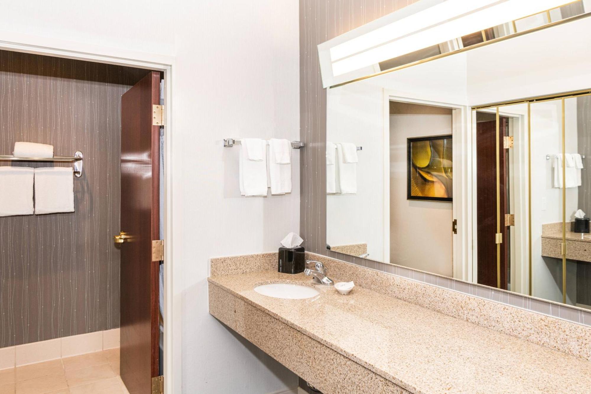 Country Inn & Suites By Radisson, Columbus-Edinburgh Екстериор снимка