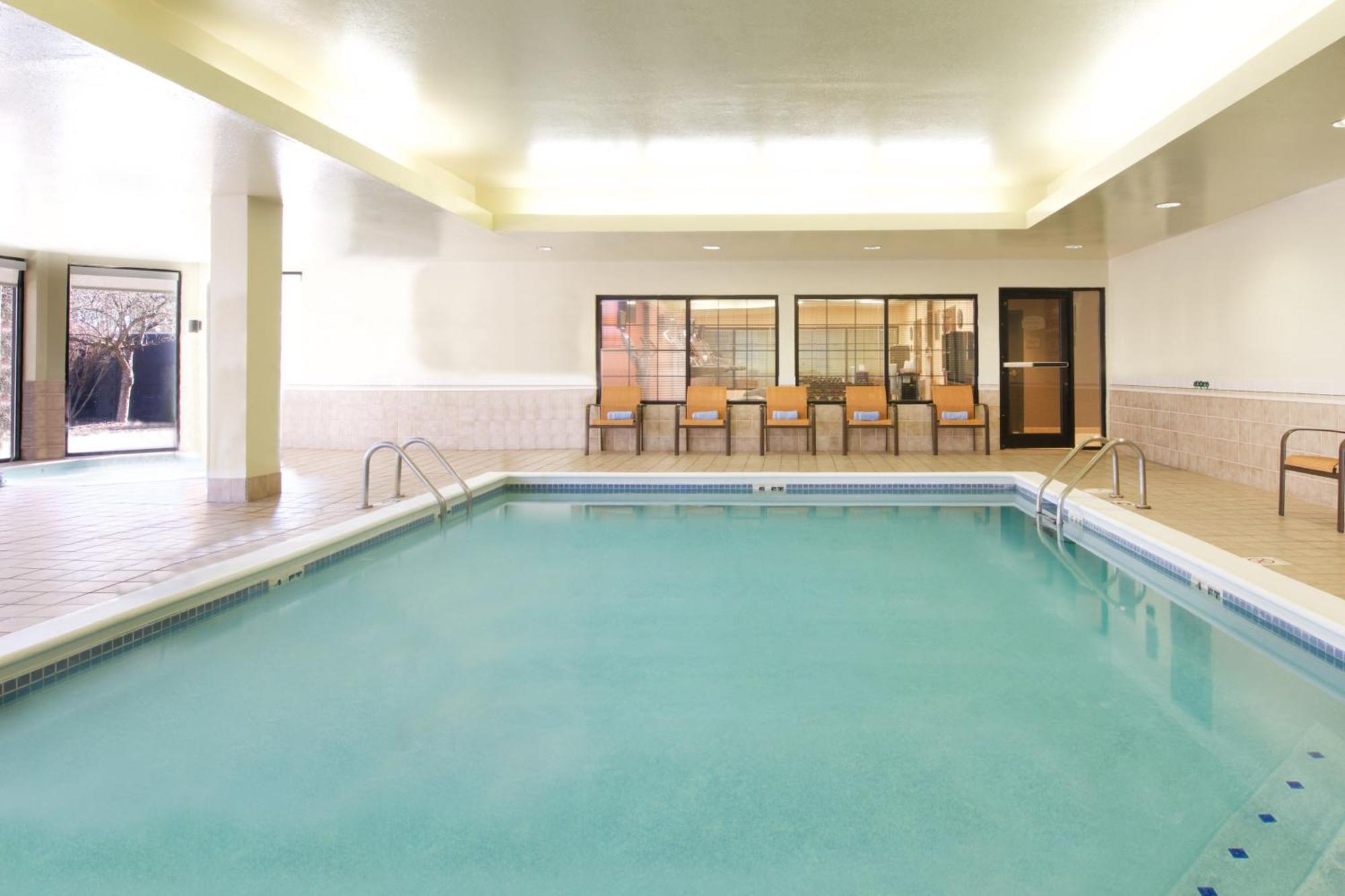 Country Inn & Suites By Radisson, Columbus-Edinburgh Екстериор снимка