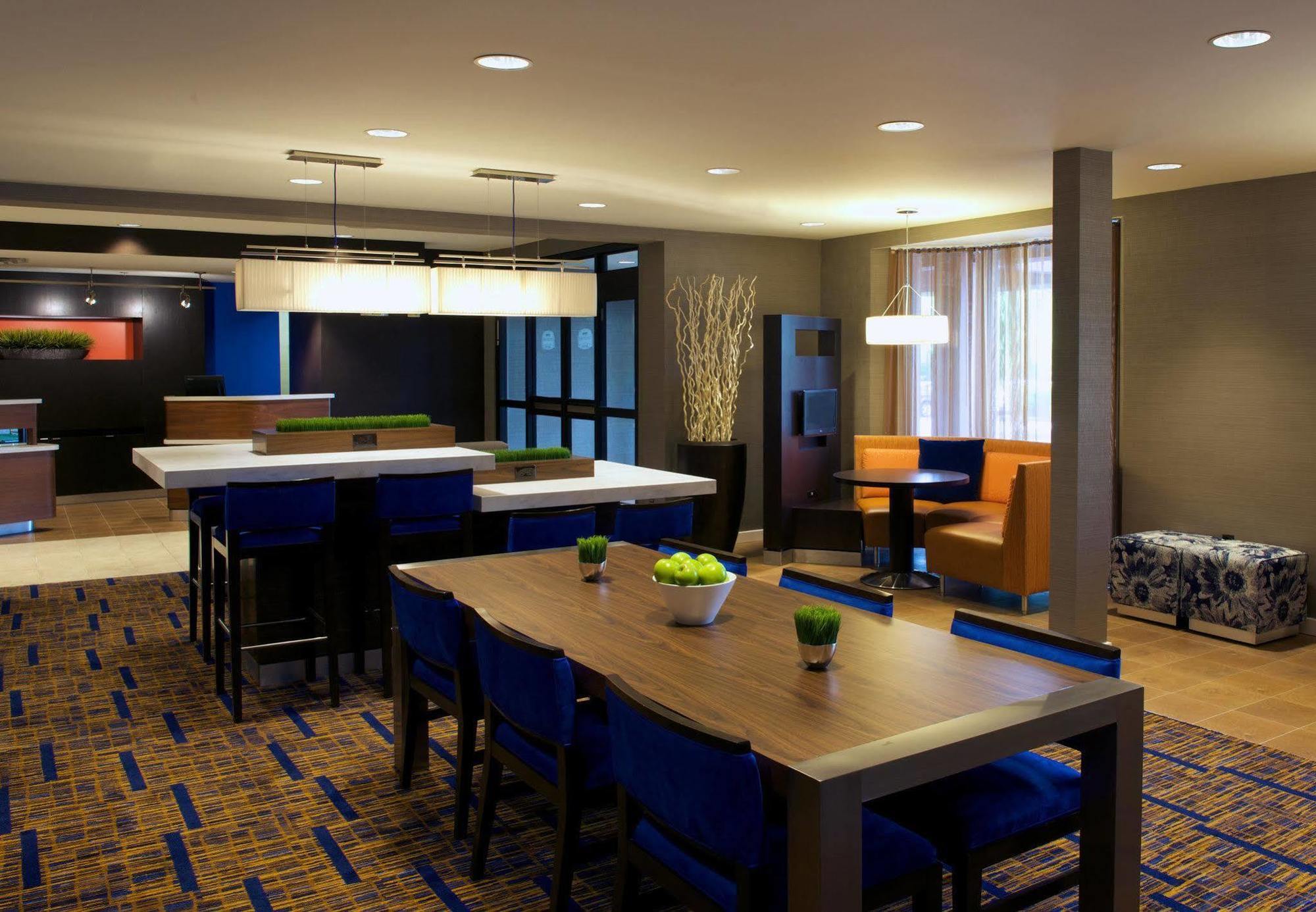 Country Inn & Suites By Radisson, Columbus-Edinburgh Екстериор снимка